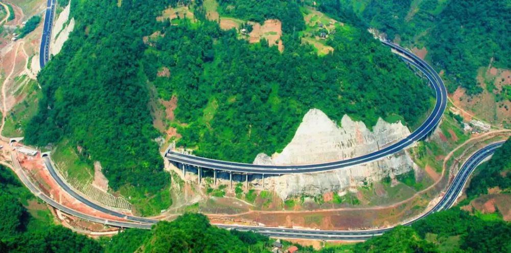 這條云南最美公路，適合自駕，現(xiàn)在還免費(fèi)