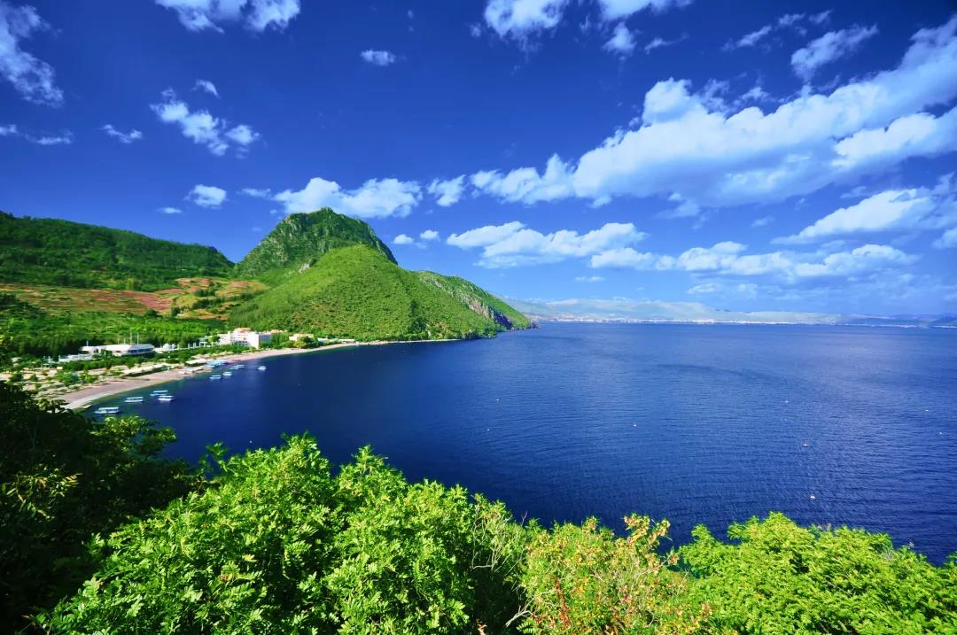 夏天避暑到云南，云南氣候四季如春 還有免費(fèi)的藍(lán)天白云相伴 炎炎夏日