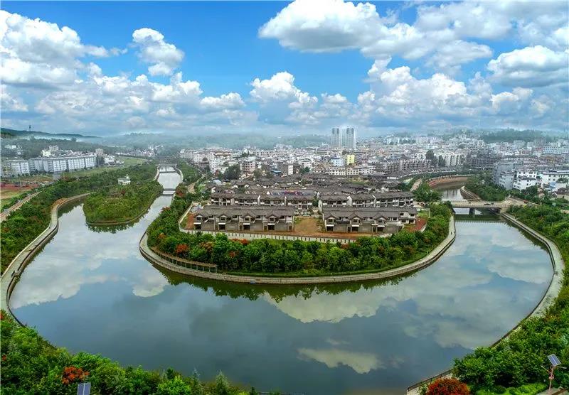 背上行囊，逃離喧囂  循遠古印跡，隨非遺傳人  開啟“見人見物見生活”的非遺旅程吧！