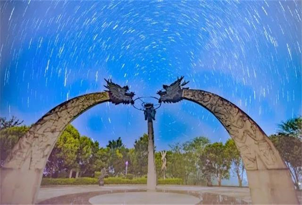云南傳媒公司：星空入夢，璀璨墨江！