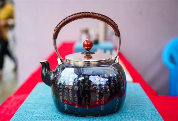 紅河研學(xué)旅行  國家級非遺項目：烏銅走銀制作技藝