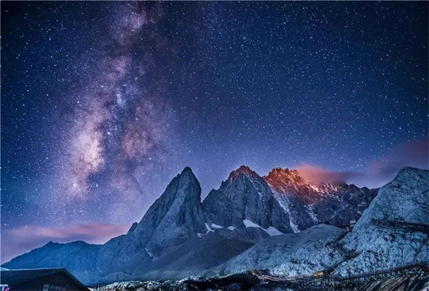 麗江旅行社 麗江旅游 麗江旅行社與你相約玉龍雪山，帶你體驗(yàn)觀星的浪漫夜晚。
